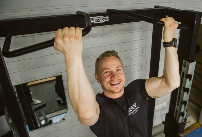 Ville Toimio on maailman paras leuanvetäjä niin alle 80- kuin myös alle 90-kiloisten sarjassa. Arkistokuva joulukuulta 2022.