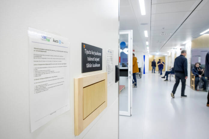 Kuulo- ja silmäpoliklinikan jonot ovat Varhan pisimmät. Jonoja on esimerkiksi kuulontarkastukseen kuulokojeen tarpeen arvioimiseksi ja kojeiden uusimiseen. Valtaosa yli hoitotakuun jonottaneista on ikääntyneitä.